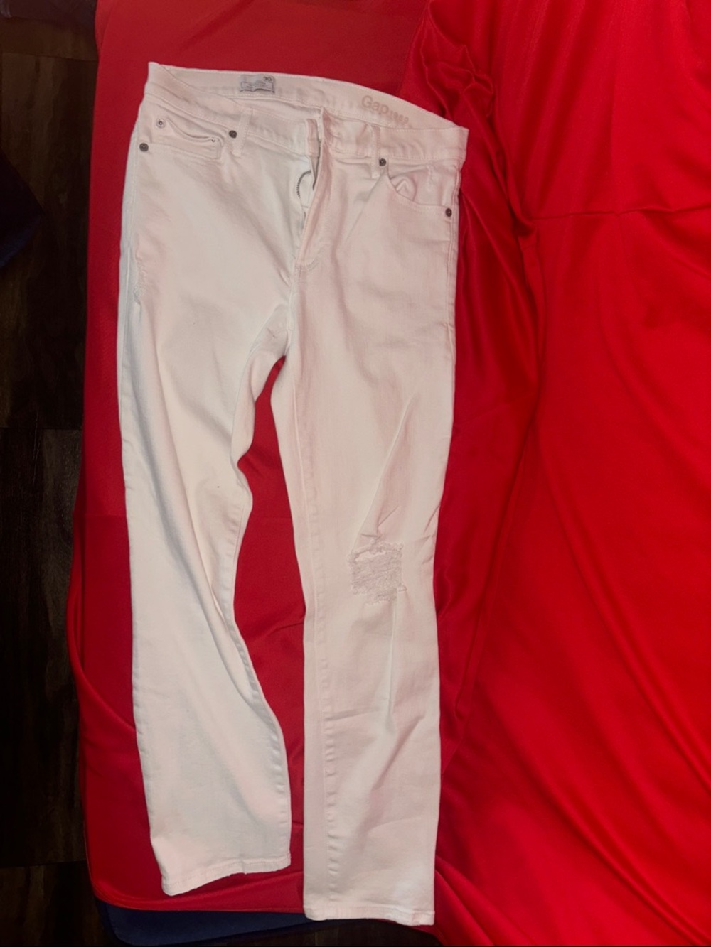 GAP White Women's Skinny Jeans with Distressed Knee